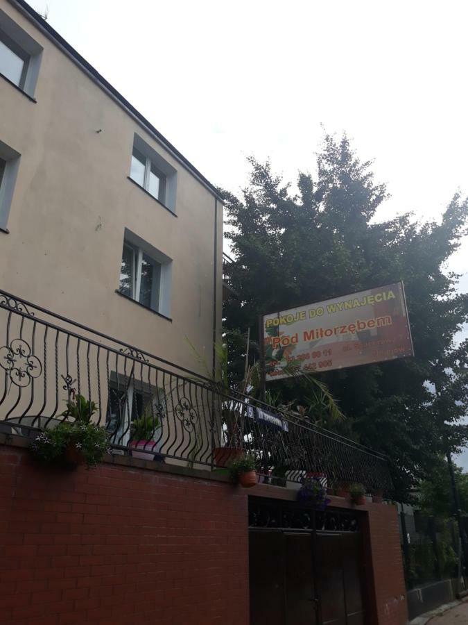 Uniejow Pensjonat Pod Milorzebem Exterior photo